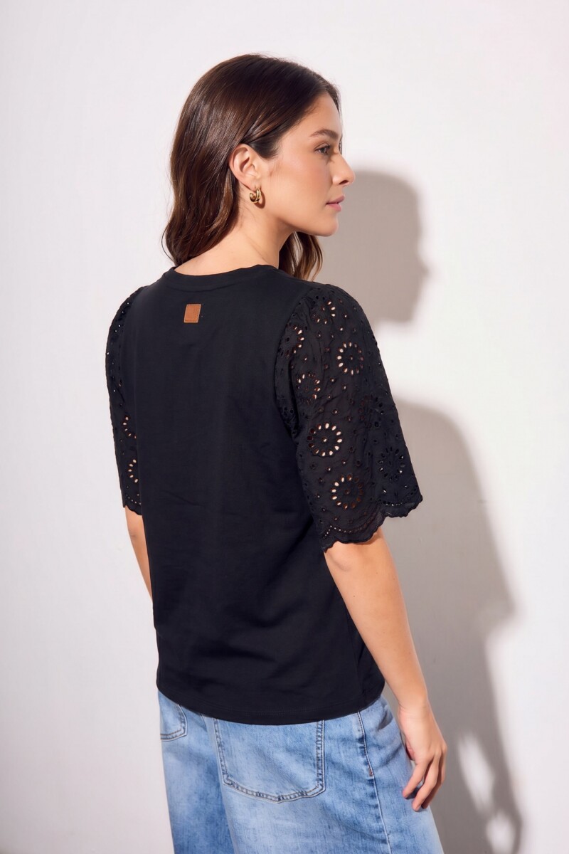 Remera Algodón Peinado Y Calados Negro