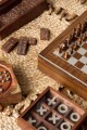 Domino en madera marrón