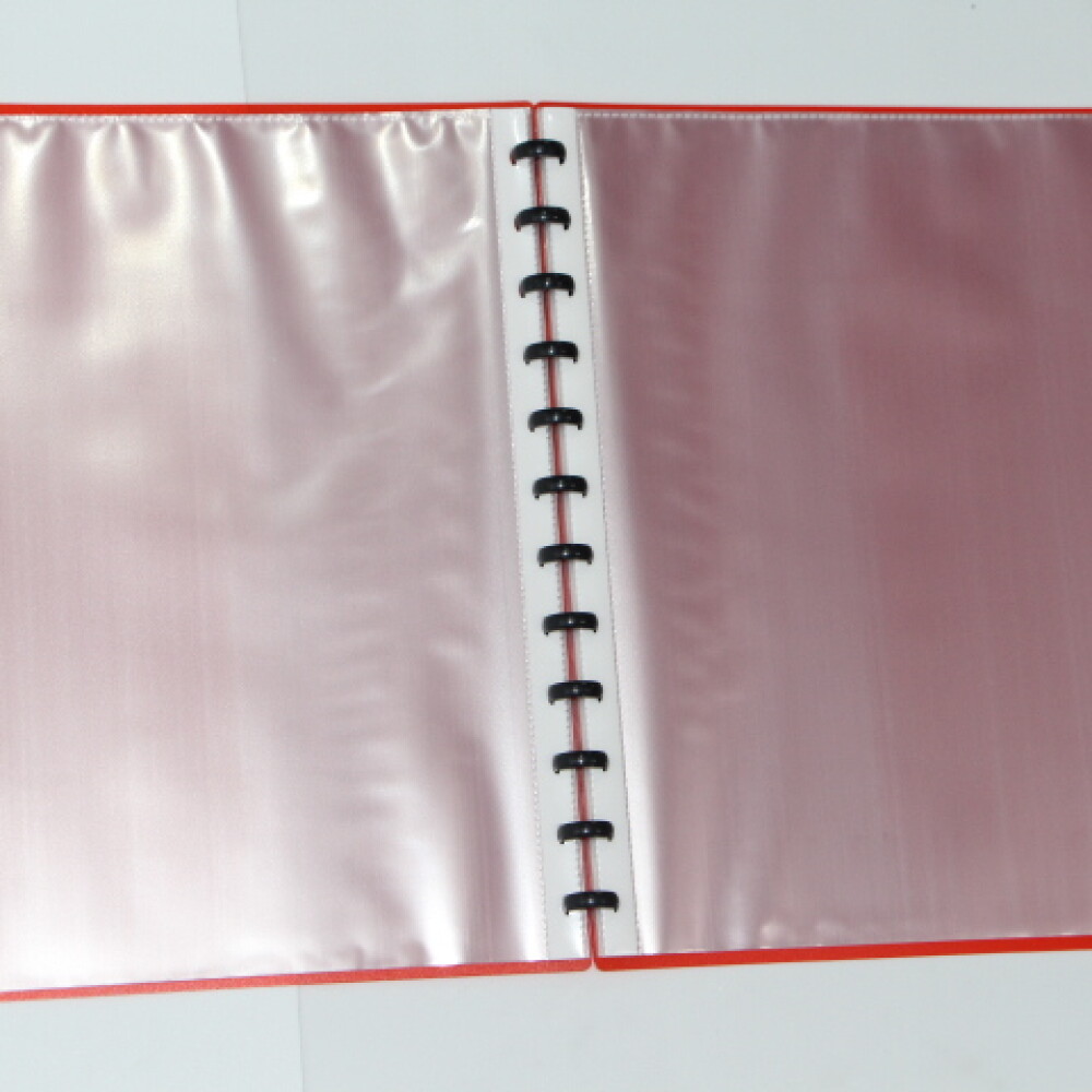 CARPETA TAMAÑO A4 CON 20 FUNDAS REMOVIBLES COLOR ROJO