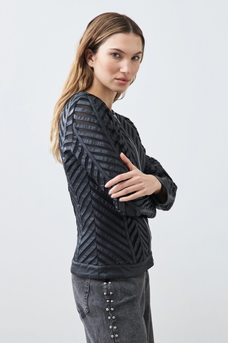 Chaqueta eco cuero con tul negro