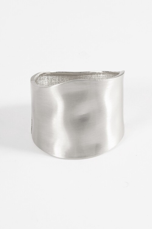 Pulsera cuff texture plateado