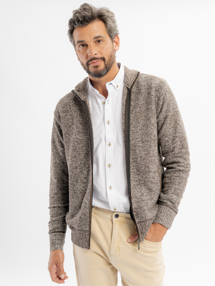 Campera tejida jaspeada - marron 