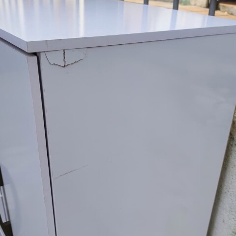 [OUTLET] Cómoda Cajonera para Dormitorio de 4 Cajones y 1 Puerta en MDP - Blanco [MUEBLE ARMADO SOLO RETIRO] [OUTLET] Cómoda Cajonera para Dormitorio de 4 Cajones y 1 Puerta en MDP - Blanco [MUEBLE ARMADO SOLO RETIRO]