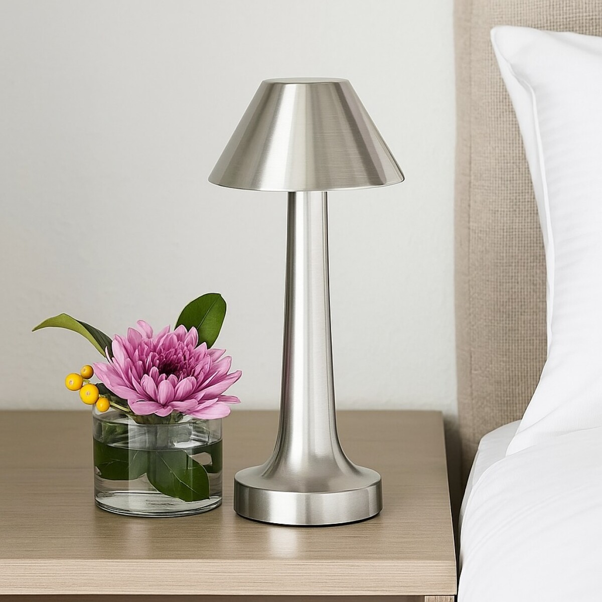Lampara De Mesa De Luz Led Recargable Con Diseño De Cono - Plateado 
