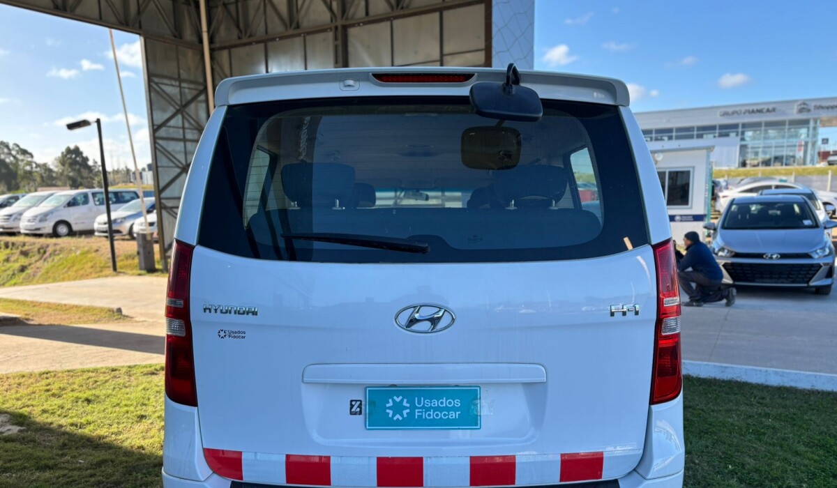 Hyundai H1 12Plz Minibus Diesel - 2014 Hyundai H1 12Plz Minibus Diesel - 2014