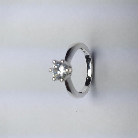 Anillo de plata 925 con circonia. Cintillo. Anillo de plata 925 con circonia. Cintillo.