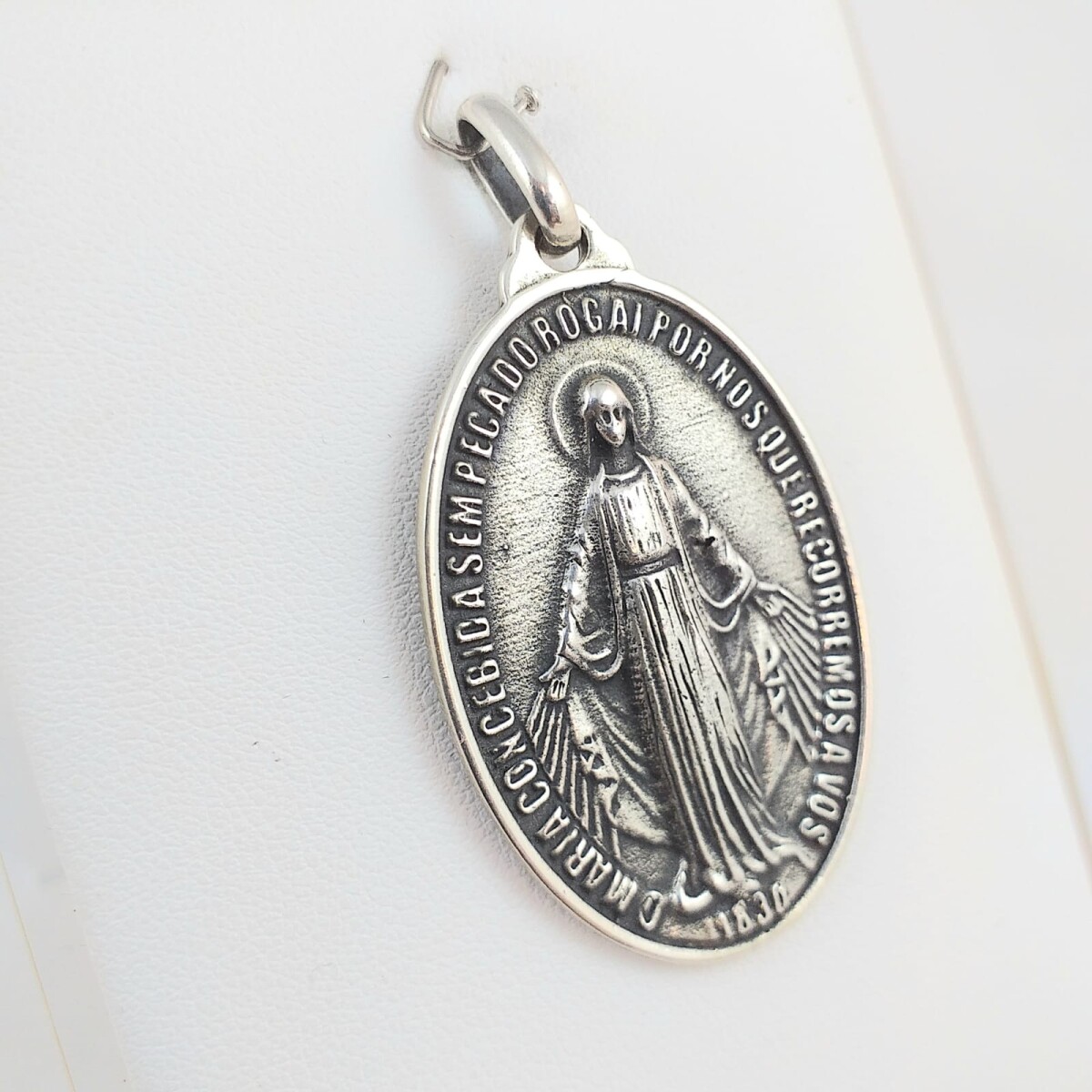 Medalla religiosa de plata 925, Virgen Milagrosa, medidas 41mm*29mm. 
