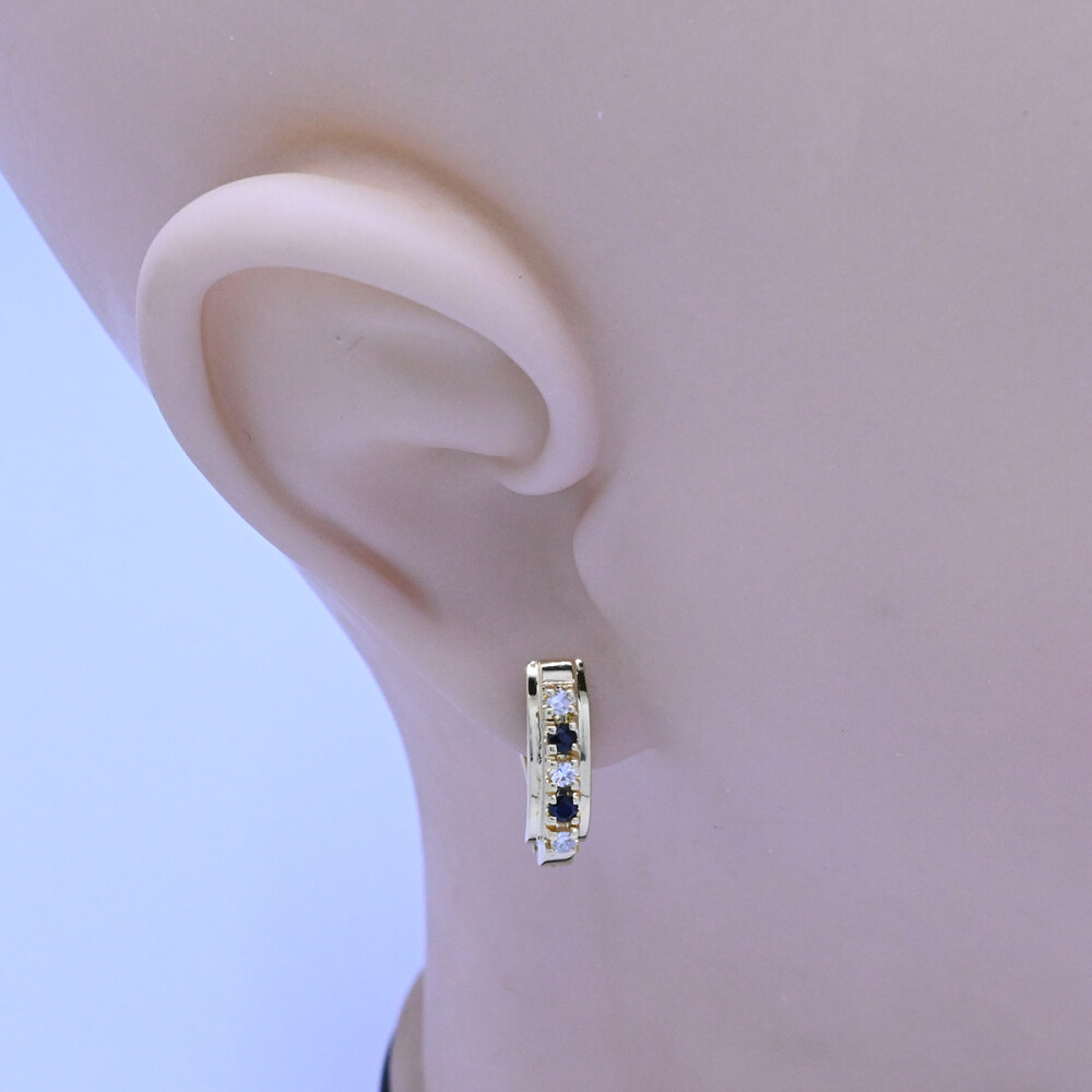 Caravanas oro 18k con brillantes y zafiros. Caravanas oro 18k con brillantes y zafiros.