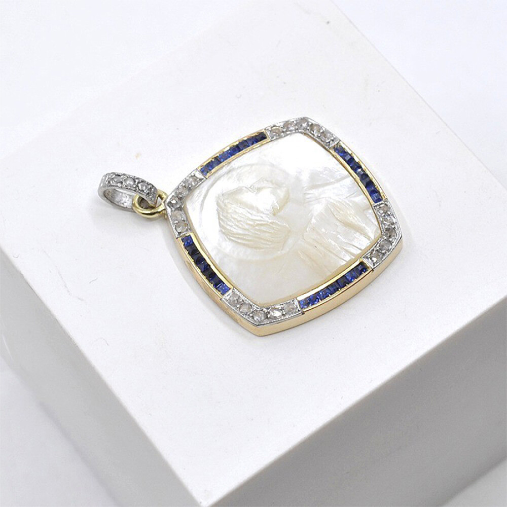 Medalla Religiosa Antigua En Oro 18K,Platino, Zafiros, Diamantes Y Nacar Medalla Religiosa Antigua En Oro 18K,Platino, Zafiros, Diamantes Y Nacar