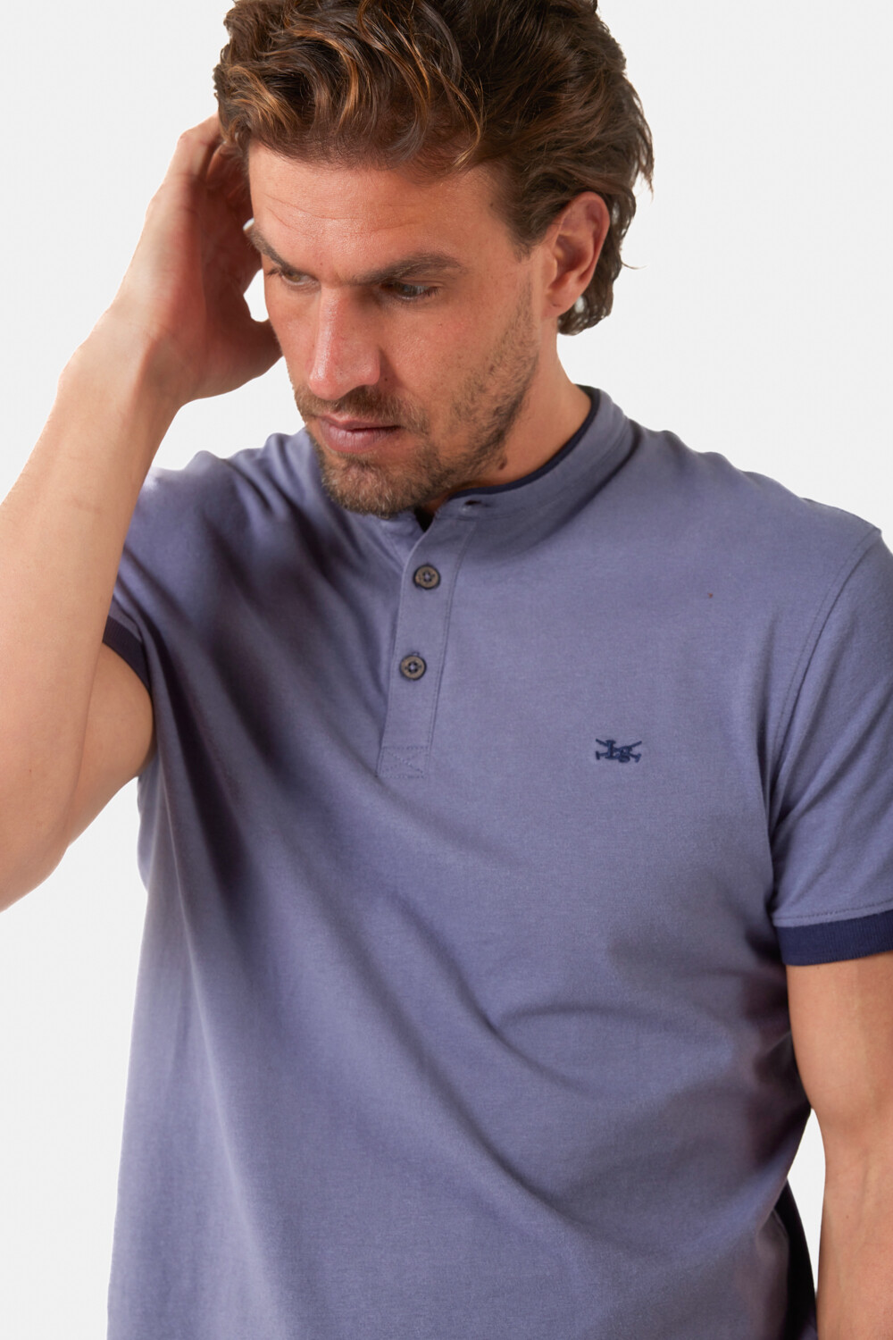 REMERA LISA CUELLO MAO Lila