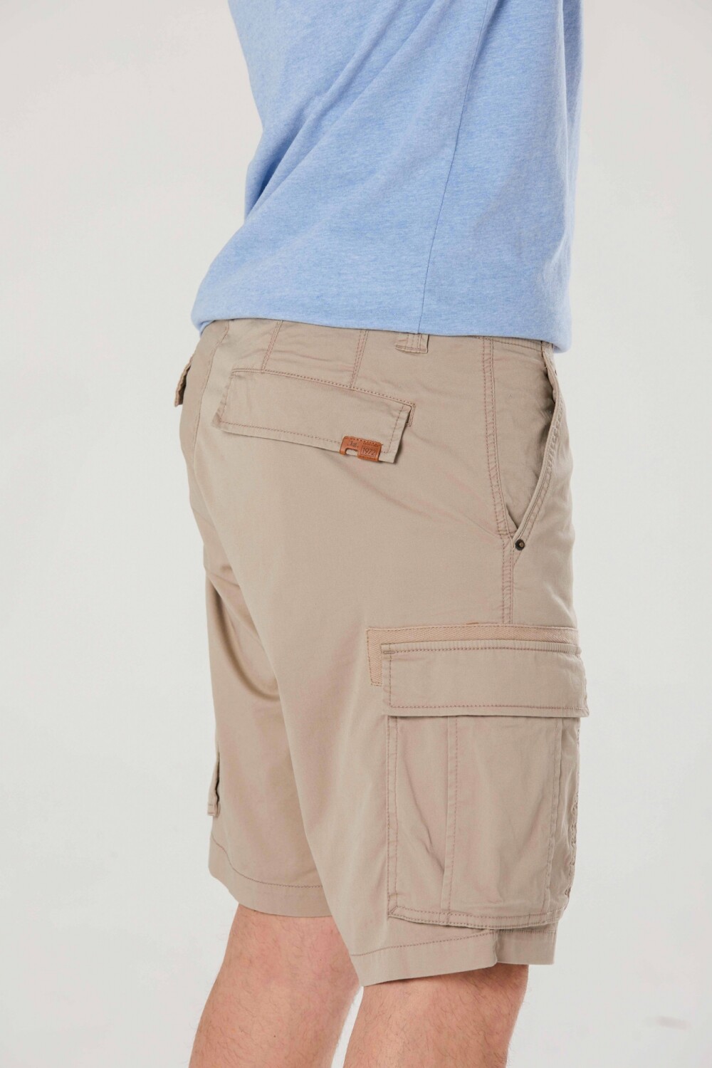 BERMUDA CARGO CON SPANDEX Beige