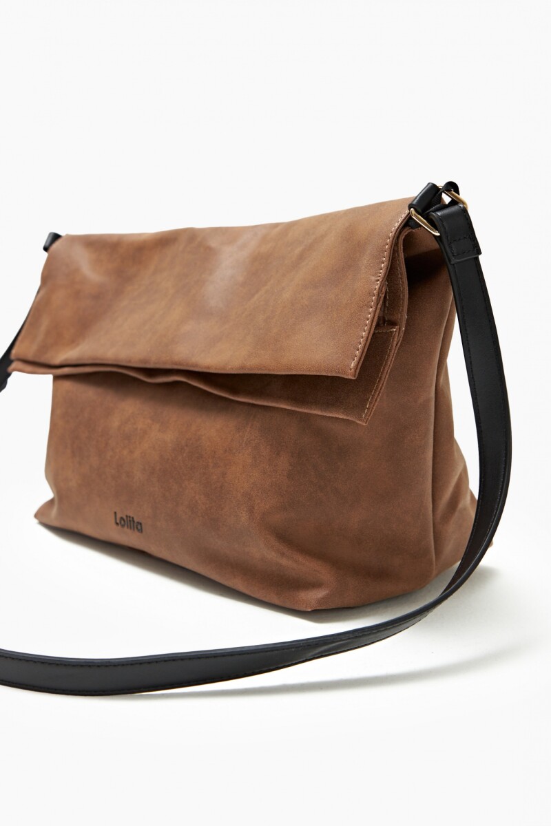 Bolso bandolera con solapa tostado