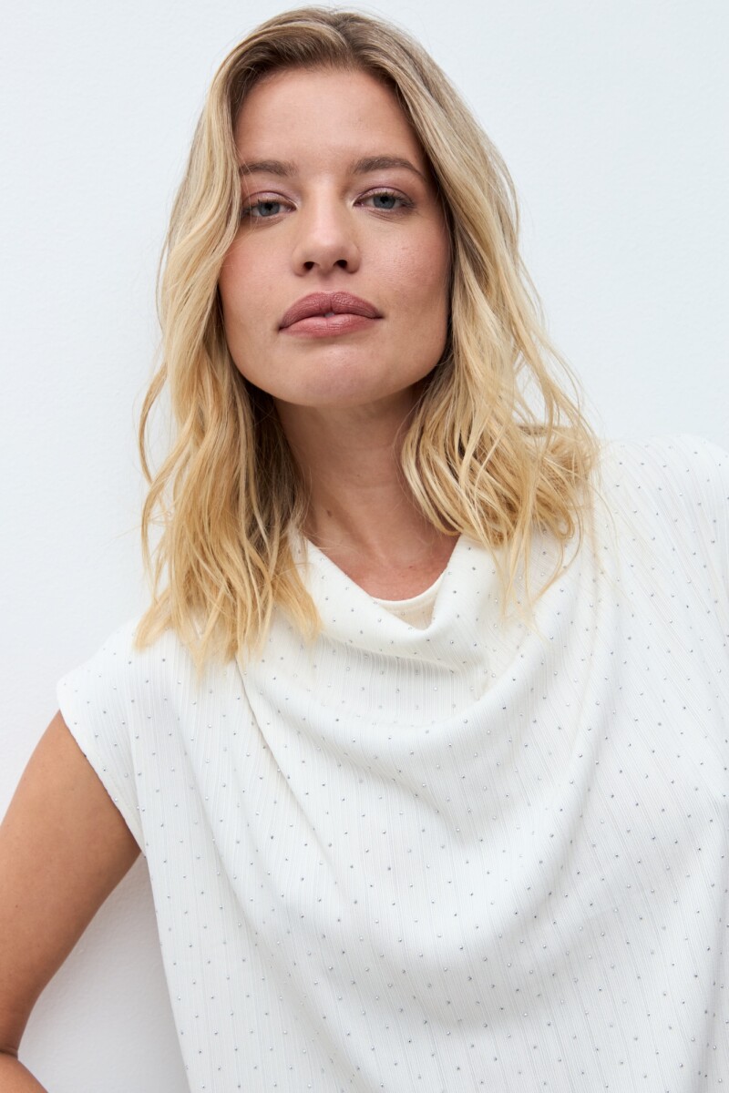 Blusa con brillos crudo