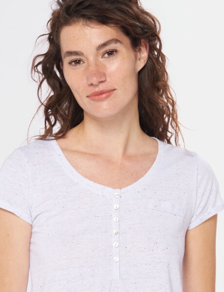 REMERA CON BOTONES Blanco