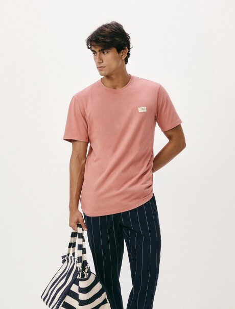 CAMISETA CON ESTAMPA MODELO REGULAR ROSADO