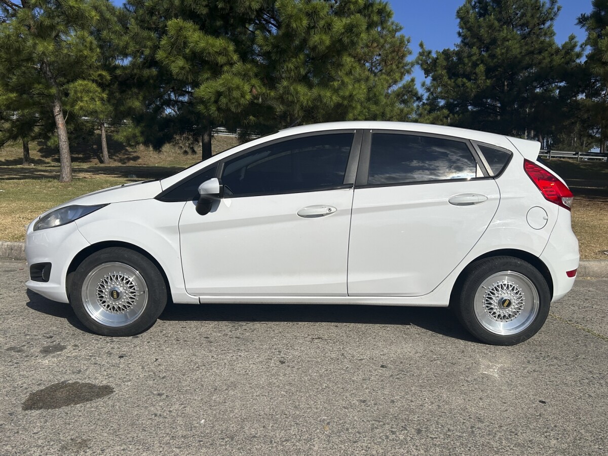 Ford Fiesta 2018 EXCELENTE ESTADO! | Permuta / Financia Ford Fiesta 2018 EXCELENTE ESTADO! | Permuta / Financia