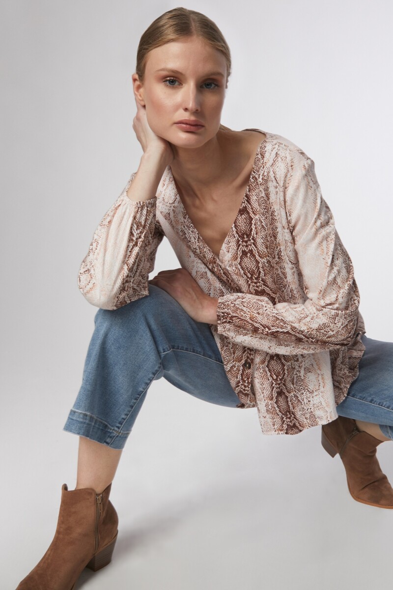 Blusa animal print con botones rosa