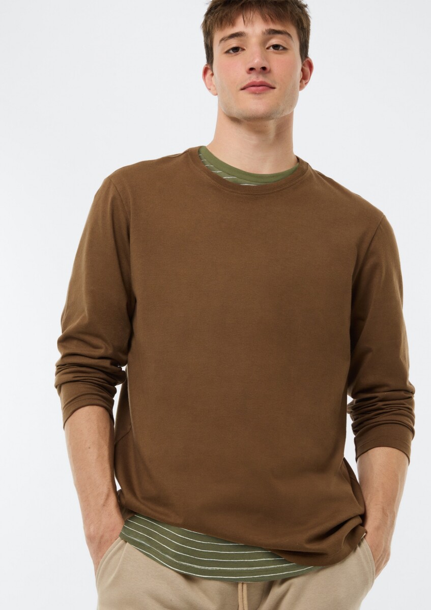 CAMISETA BÁSICA DE ALGODÓN - MARRÓN 