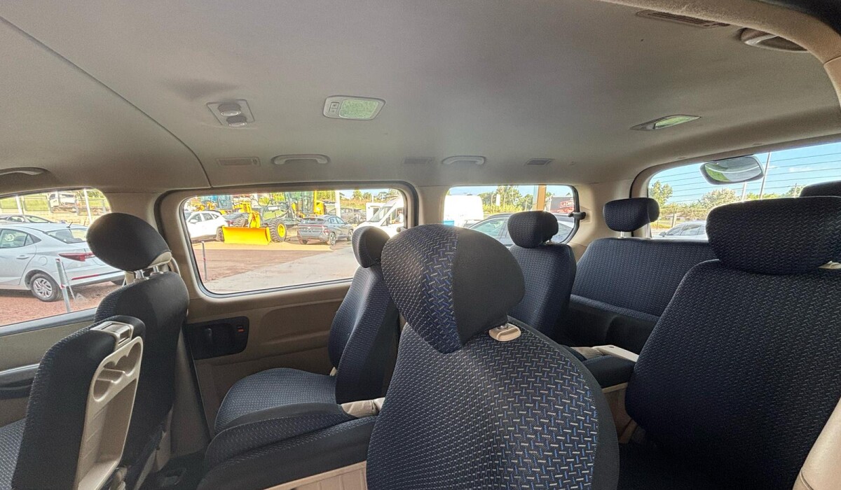 Hyundai H1 MiniBus 12 Plz GLS Diesel - 2014 Hyundai H1 MiniBus 12 Plz GLS Diesel - 2014