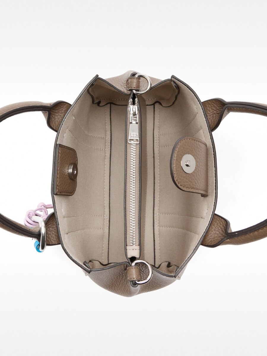 Bolso Tote Con Colgante S taupe