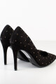 Stiletto con tachitas Negro