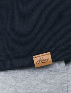 520912 REMERA HARRY Azul Oscuro