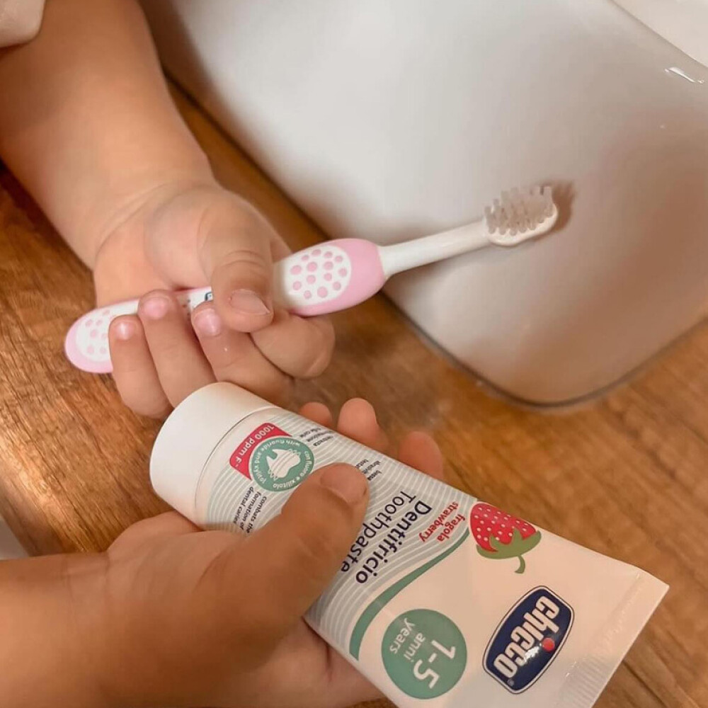 Cepillo dental CHICCO lila