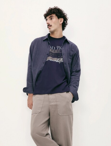 CAMISETA CON ESTAMPA MODELO REGULAR AZUL