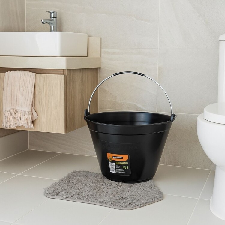 Balde Obra Albañil de Plastico Tramontina 8 litros NEGRO