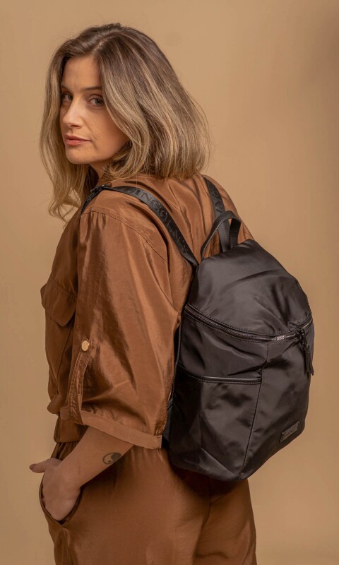 MOCHILA VIOLETA NEGRO