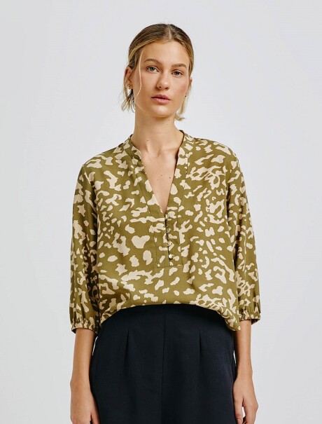 BLUSA ESTAMPADA CON MANGAS ABULLONADAS VERDE