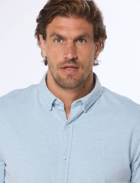 CAMISA LISA EN PIQUE Celeste
