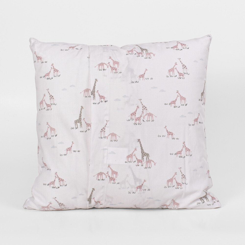 Almohadon Kai II Jirafas Rosa