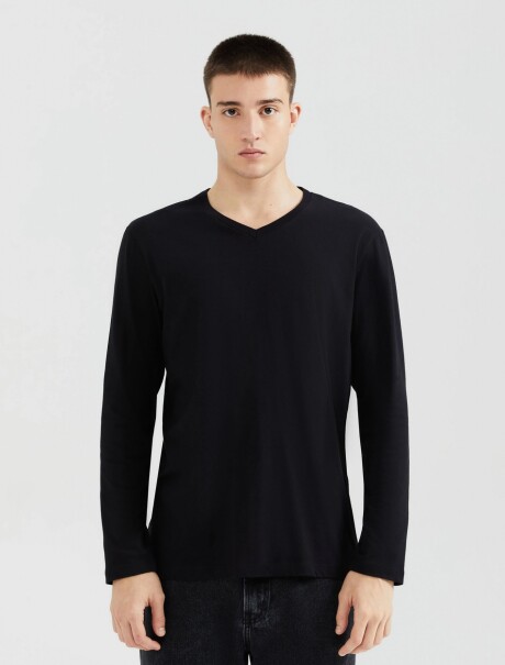CAMISETA UNISSEX CON ESCOTE V NEGRO