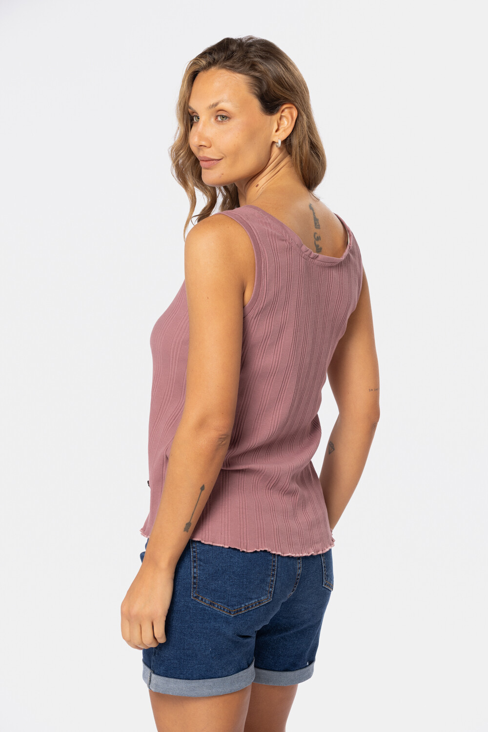 MUSCULOSA RIB CON BOTONES Rosado