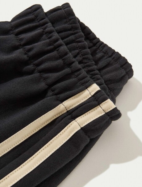 CONJUNTO INFANTIL CON ESTAMPA NEGRO