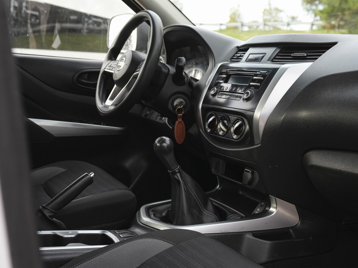 Nissan Frontier NP300 2.5 TDI 4x2| Permuta / Financia Nissan Frontier NP300 2.5 TDI 4x2| Permuta / Financia