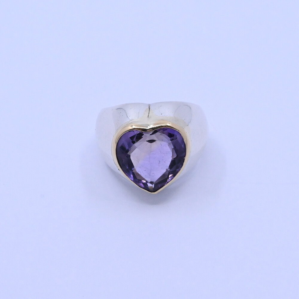 Anillo plata, oro y amatista. Anillo plata, oro y amatista.