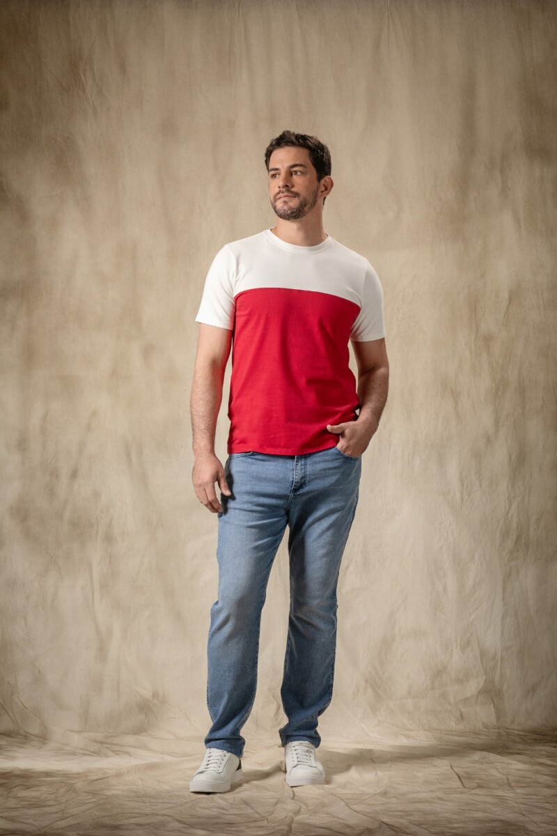Remera Casual. Blanco y Rojo.