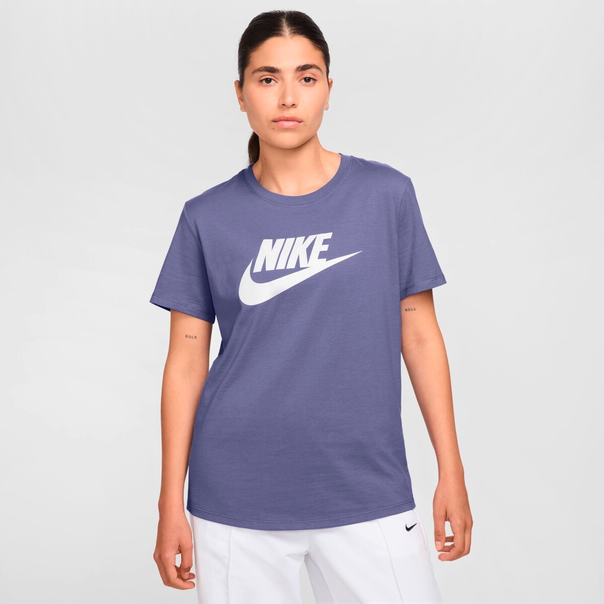 Remera Nike Sportswear Essentials de Mujer - Multicolor 