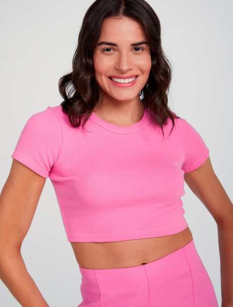 BLUSA CROPPED FEMENINA EN TELA ACANALADA ROSA
