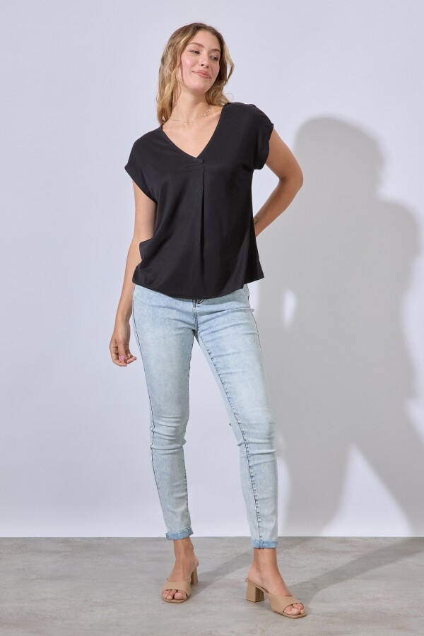 Blusa Esc V NEGRO