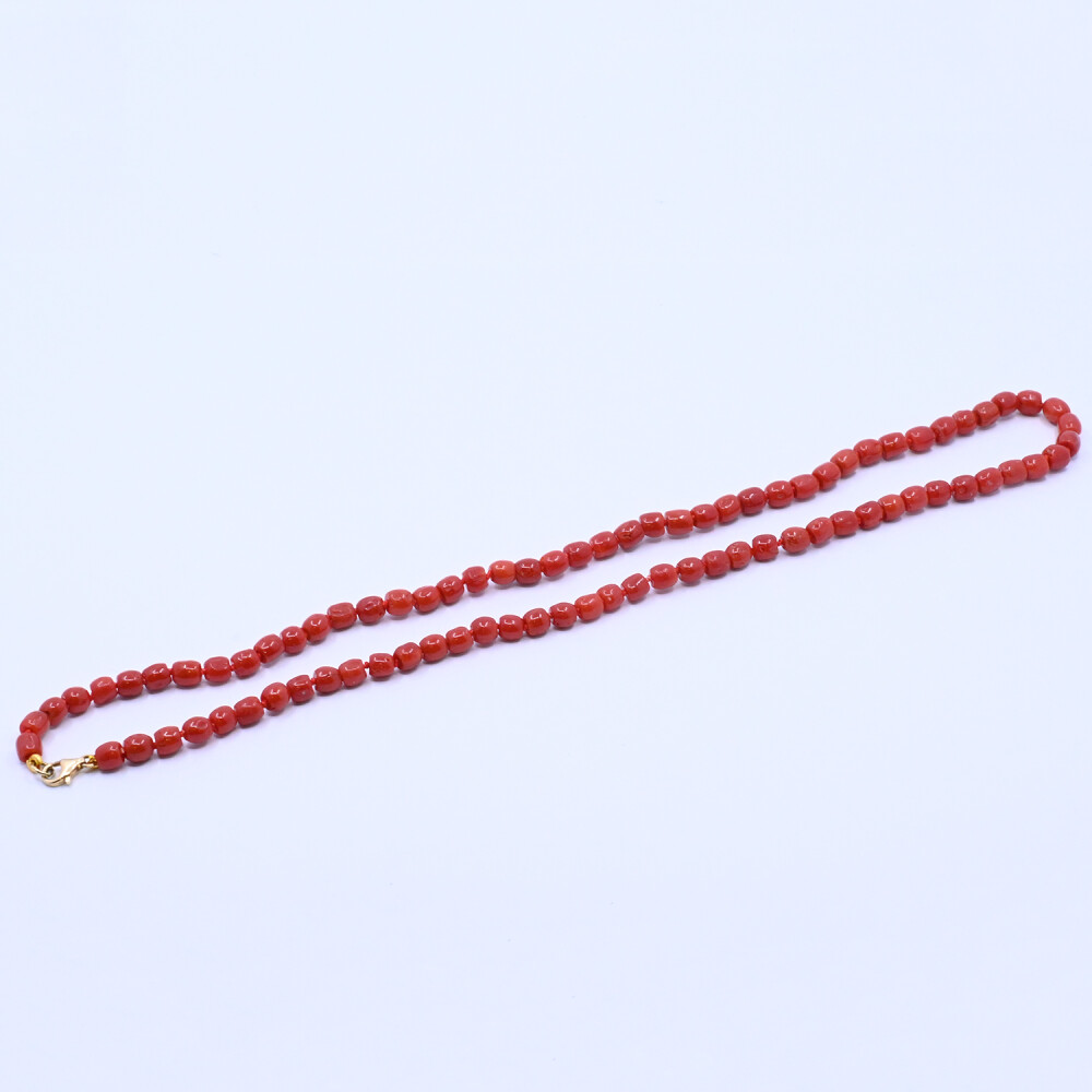 Collar de coral y oro 18k. Collar de coral y oro 18k.