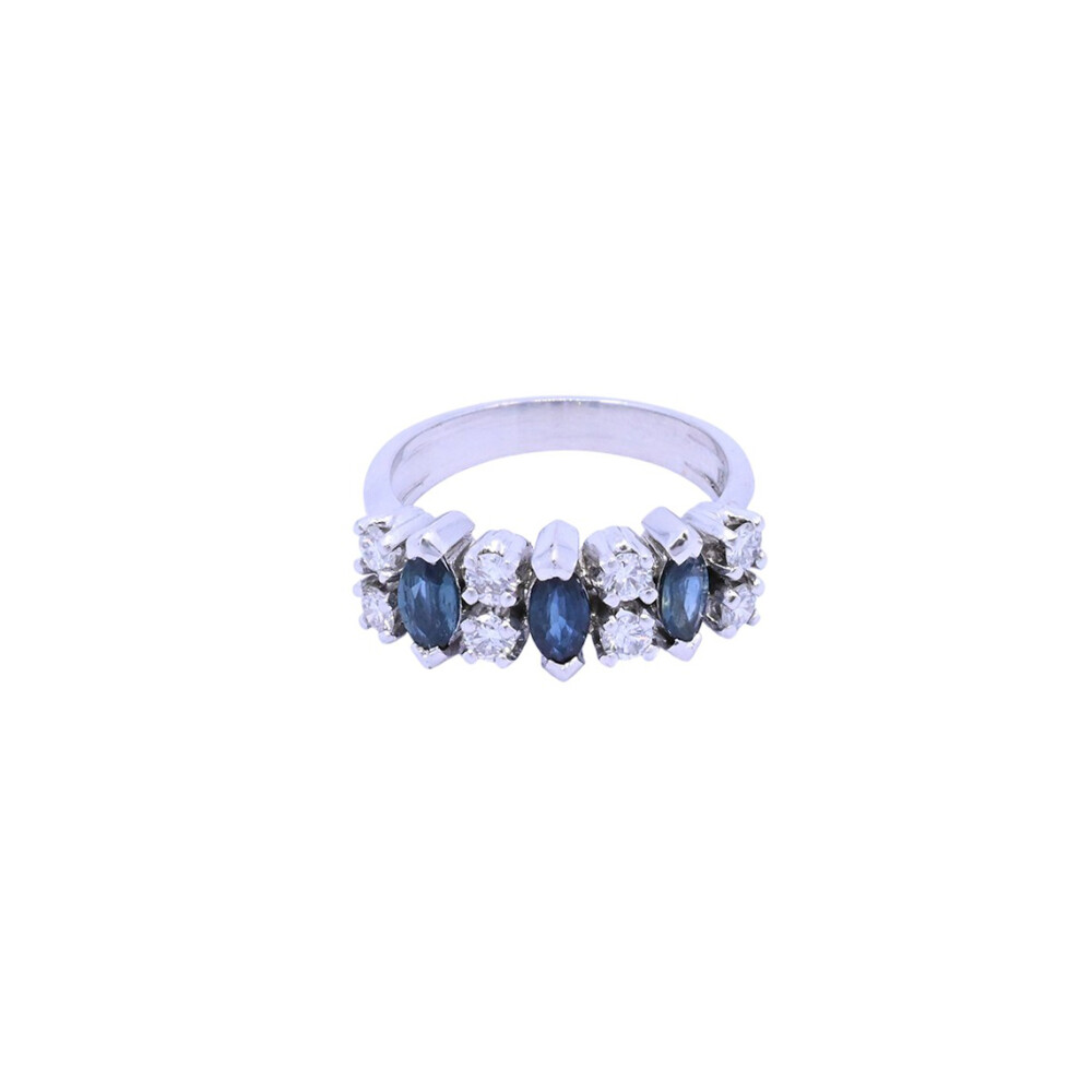 Anillo oro 18k blanco con zafiros navette y brillantes. Anillo oro 18k blanco con zafiros navette y brillantes.