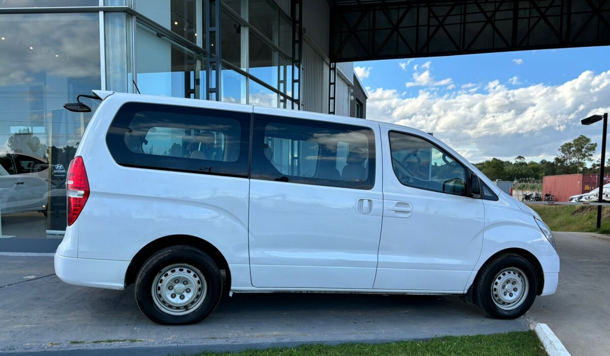 H1 12Plz Minibus Diesel - 2018 ( 9Plz COLOCADOS ) H1 12Plz Minibus Diesel - 2018 ( 9Plz COLOCADOS )