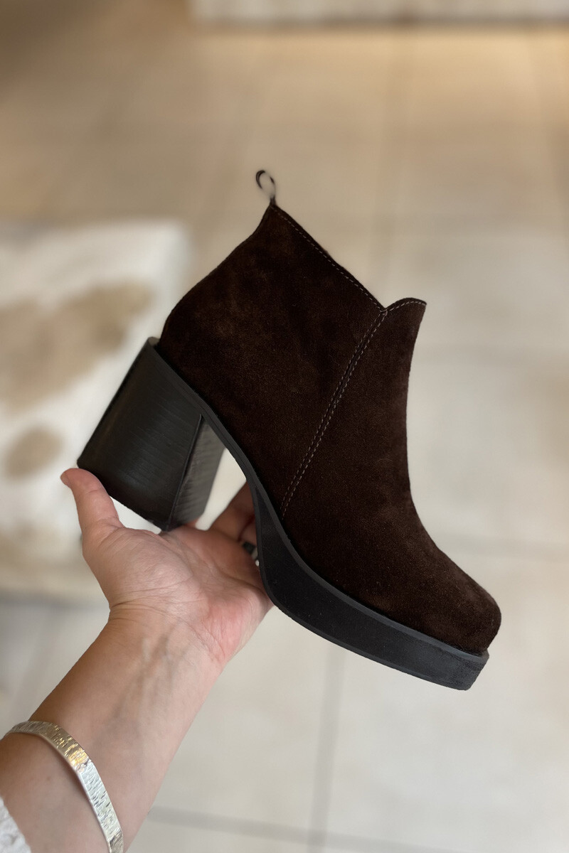 Bota mora Chocolate gamuza