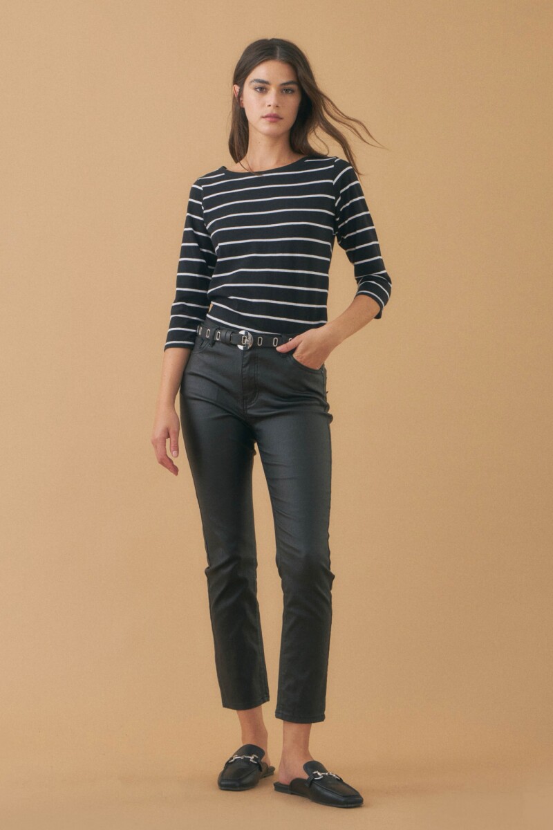 Remera rayada escote bote negro