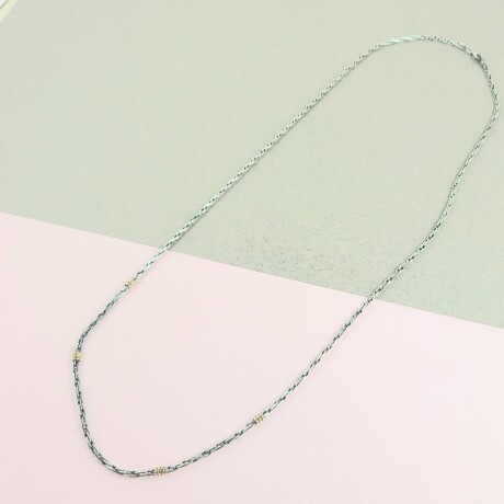 Cadena de plata 925 con detalles en double de oro 18 ktes, 50 cm. Cadena de plata 925 con detalles en double de oro 18 ktes, 50 cm.