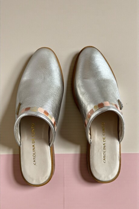 Sandalias LIA Dorado Pálido Línea Ottenta Con Arte Sandalias LIA Dorado Pálido Línea Ottenta Con Arte