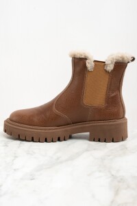 Bota Cuero Con Corderito Camel